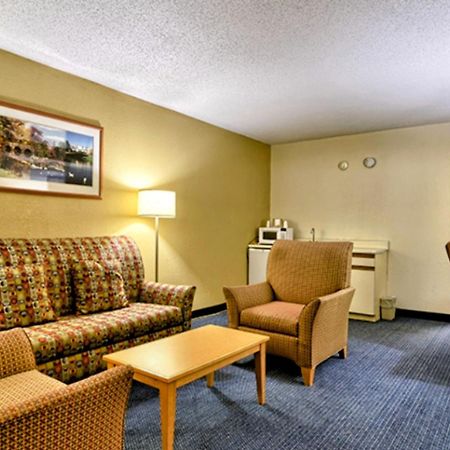 Katahdin Inn & Suites Millinocket Exteriér fotografie