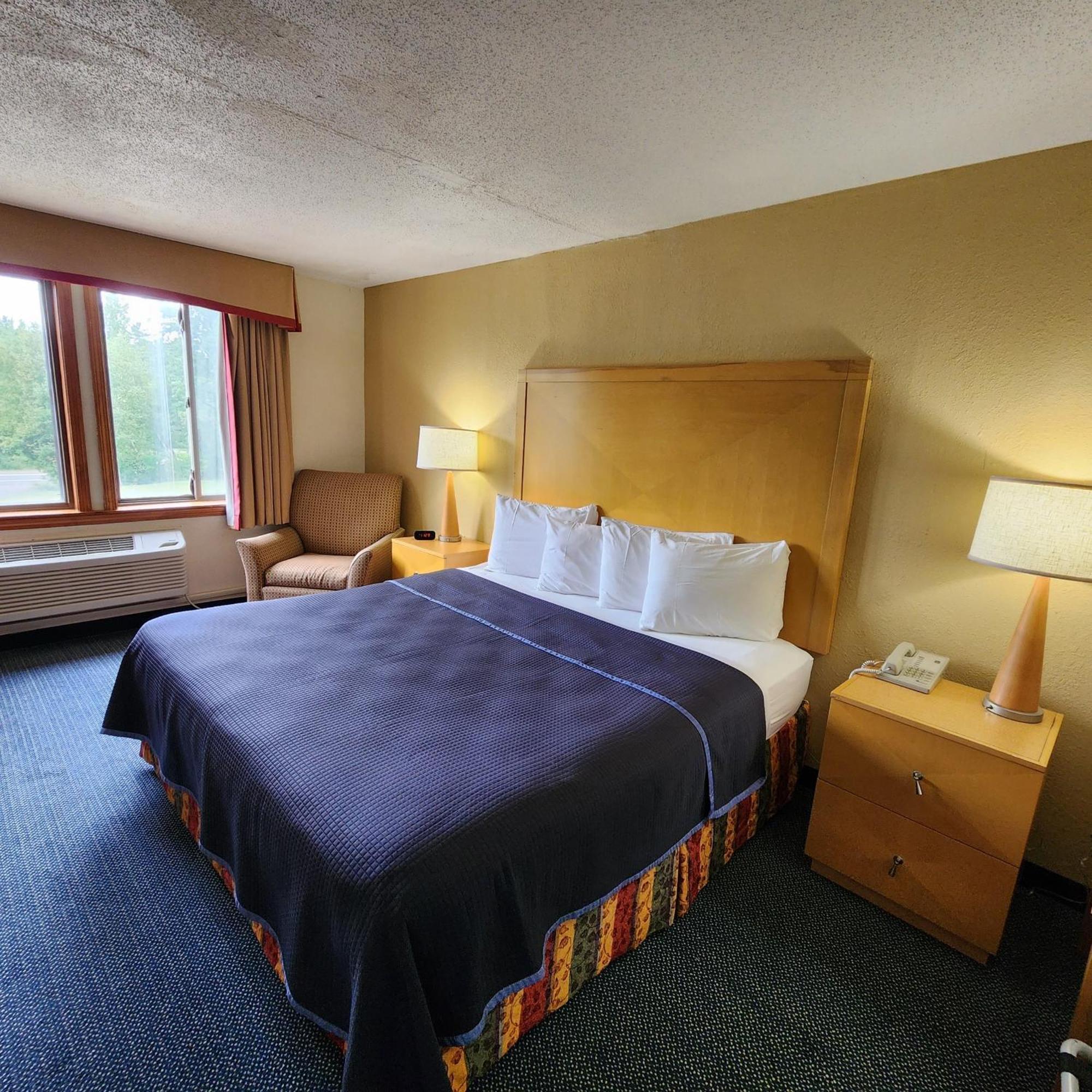 Katahdin Inn & Suites Millinocket Exteriér fotografie