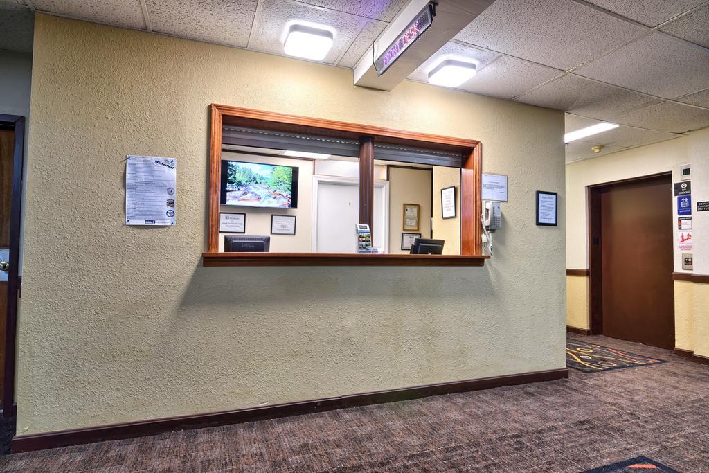 Katahdin Inn & Suites Millinocket Exteriér fotografie